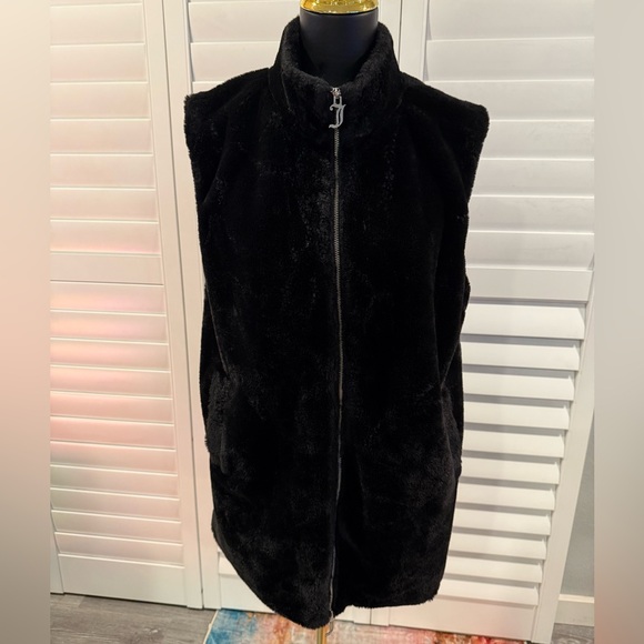 Juicy Couture Fleece Vest! SUPER CUTE/COZY! 
Size Small - Picture 1 of 3